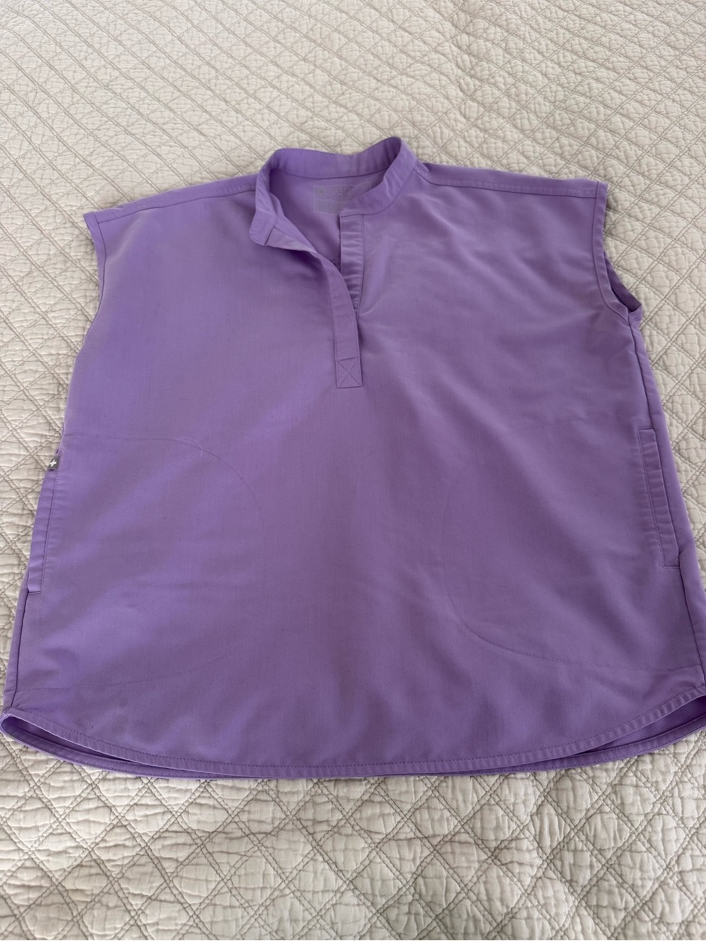 Figs technical collection women’s scrubs top size Small lavender